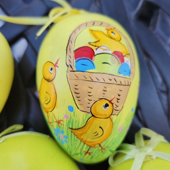 7 Painted Hanging Easter Eggs - Picture 7 of 8